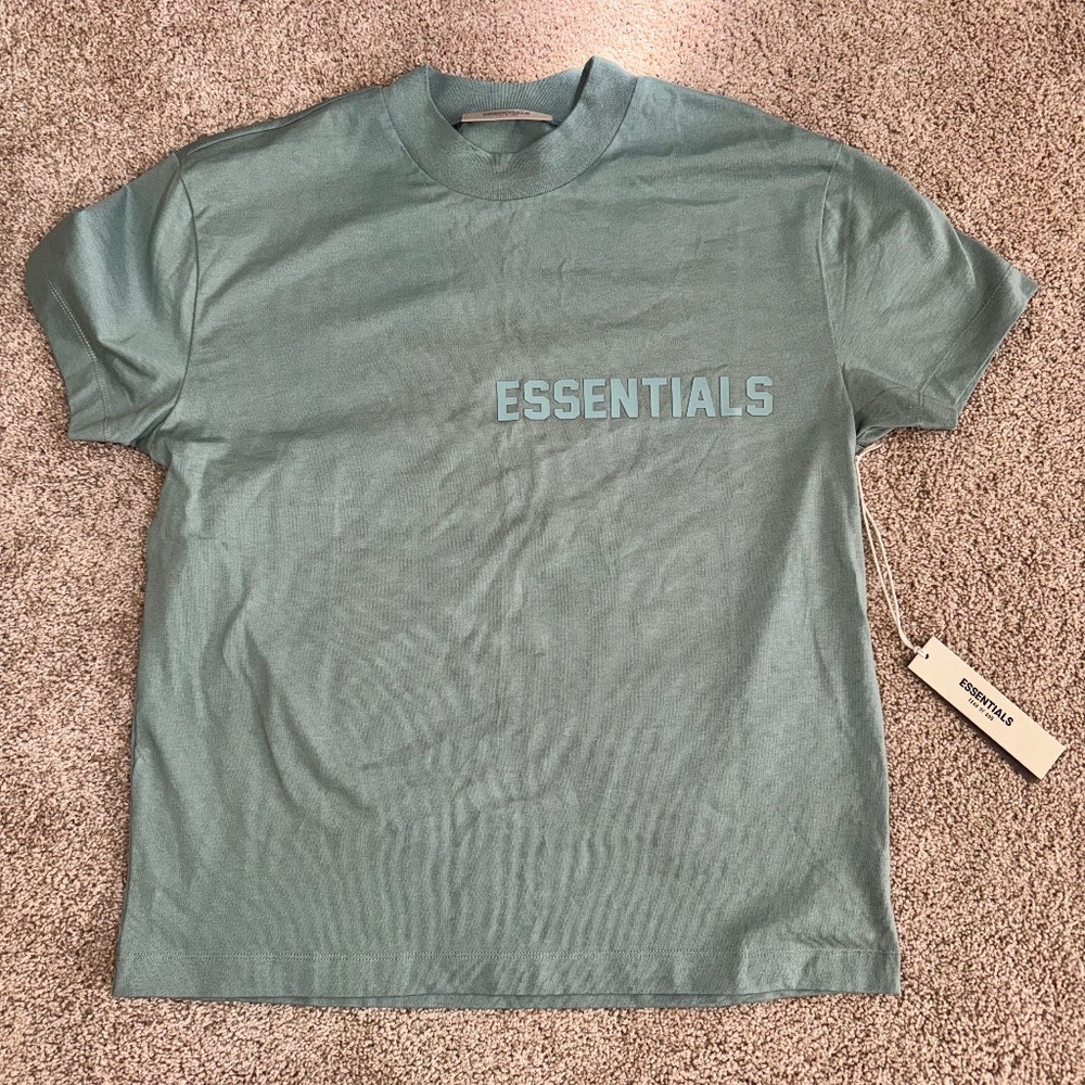 Essentials men’s T shirt XS new w tags